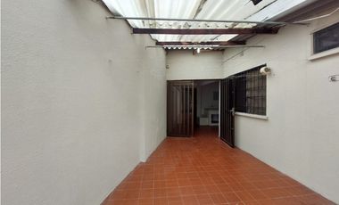 VENDE  CASA BIFAMILIAR EN 1ER PISO B/ PASATIEMPO