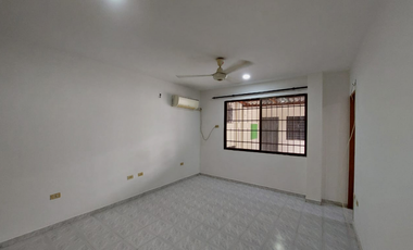 VENDE  CASA BIFAMILIAR EN 1ER PISO B/ PASATIEMPO