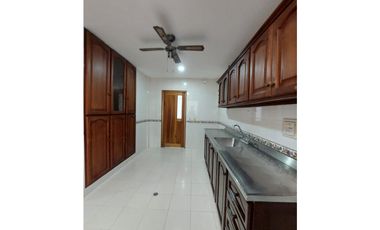 VENDE  CASA BIFAMILIAR EN 1ER PISO B/ PASATIEMPO