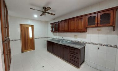 VENDE  CASA BIFAMILIAR EN 1ER PISO B/ PASATIEMPO
