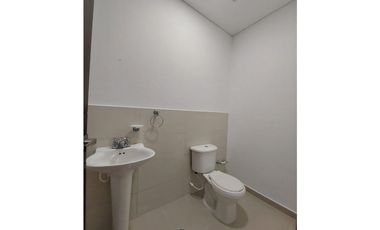 OFICINA + PARQUEADERO EN VENTA  SEXTA AVENIDA