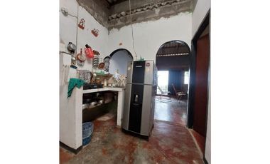 CASA EN VENTA EN BARRIO EL DORADO MONTERA