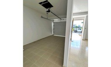 VENDE CASA SOBRE PLANO EN LA MARGEN IZQUIERDA DE MONTERIA