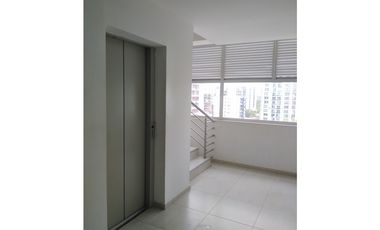 VENDE  APARTAMENTO EN EDF. BOREAL 53