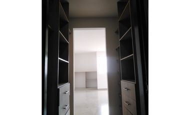VENDE  APARTAMENTO EN EDF. BOREAL 53