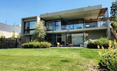 HERMOSA CASA MEDITERRANEA EN CONDOMINIO SEGURIDAD 24/7