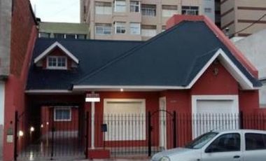 Casas en venta - 5 Dormitorios 2 Baños - Necochea
