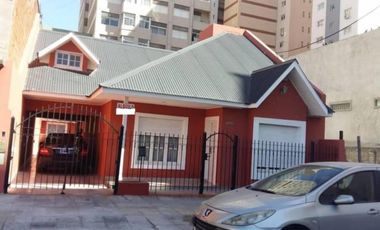 Casas en venta - 5 Dormitorios 2 Baños - Necochea