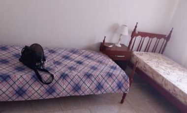 Casas en venta - 5 Dormitorios 2 Baños - Necochea