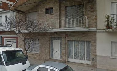 Chalet sobre lote de 270m2 (zonif r4) en La Perla