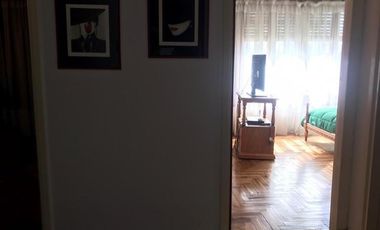 IMPECABLE CHALET 5 AMBIENTES SOBRE DOS LOTES EN ESQUINA CON GRAN PARQUE GARAGE DOBLE Y QUINCHO