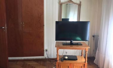 IMPECABLE CHALET 5 AMBIENTES SOBRE DOS LOTES EN ESQUINA CON GRAN PARQUE GARAGE DOBLE Y QUINCHO