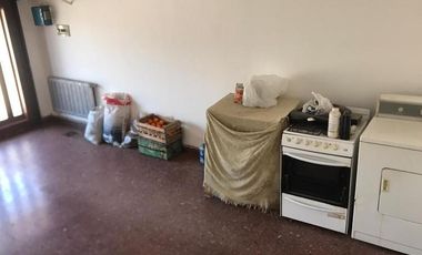 IMPECABLE CHALET 5 AMBIENTES SOBRE DOS LOTES EN ESQUINA CON GRAN PARQUE GARAGE DOBLE Y QUINCHO