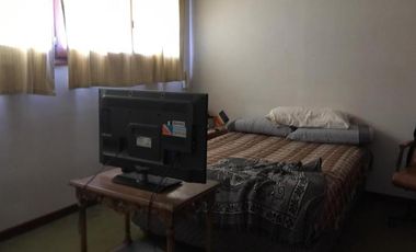 IMPECABLE CHALET 5 AMBIENTES SOBRE DOS LOTES EN ESQUINA CON GRAN PARQUE GARAGE DOBLE Y QUINCHO