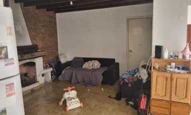 Casa en venta - 3 Dormitorios 1 Baño - Monte Castro