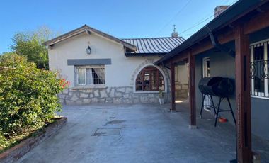 Chalet 4 ambientes en mugaburu y calazans