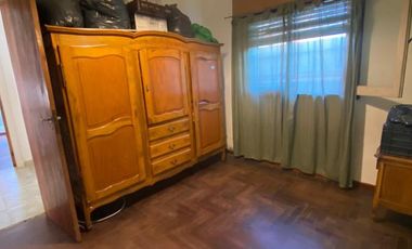 Chalet 4 ambientes en mugaburu y calazans