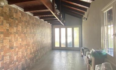 Chalet 4 ambientes en mugaburu y calazans