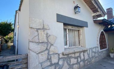 Chalet 4 ambientes en mugaburu y calazans