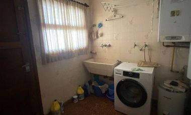 Chalet 4 ambientes con garage y parque en Brandsen y Chile