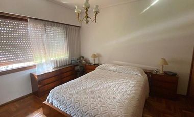 Chalet 4 ambientes con garage y parque en Brandsen y Chile