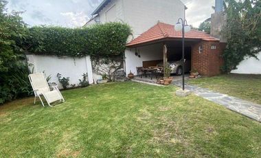 Chalet 4 ambientes con garage y parque en Brandsen y Chile