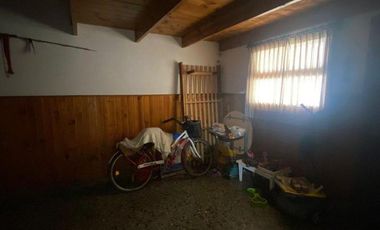 Chalet 4 ambientes con garage y parque en Brandsen y Chile