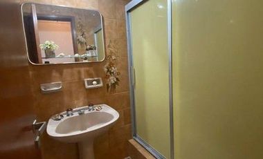 Chalet 4 ambientes con garage y parque en Brandsen y Chile