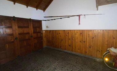 Chalet 4 ambientes con garage y parque en Brandsen y Chile