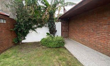 Chalet 4 ambientes con garage y parque en Brandsen y Chile