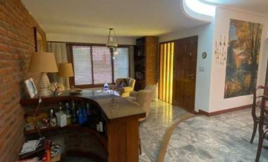 Chalet 4 ambientes con garage y parque en Brandsen y Chile