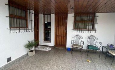 Chalet 4 ambientes con garage y parque en Brandsen y Chile