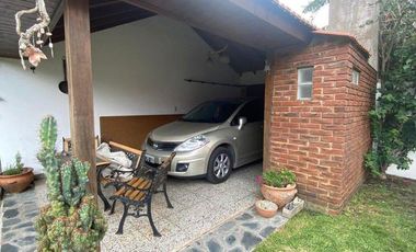 Chalet 4 ambientes con garage y parque en Brandsen y Chile