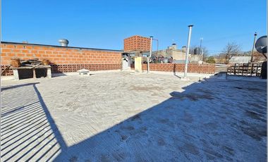 Casa en venta de 2 dormitorios en Granadero Baigorria, garaje, patio y quincho