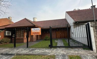 Chalet 3 ambientes todo en planta baja en Bosque Alegre