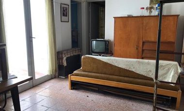 CASA DE 2 AMBIENTES CON 2 LOCALES SOBRE LOTE DE 375m2 EN BARRIO SAN JUAN