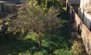 CASA DE 2 AMBIENTES CON 2 LOCALES SOBRE LOTE DE 375m2 EN BARRIO SAN JUAN