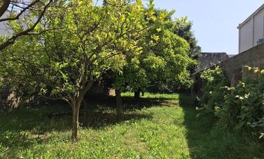 CASA DE 2 AMBIENTES CON 2 LOCALES SOBRE LOTE DE 375m2 EN BARRIO SAN JUAN