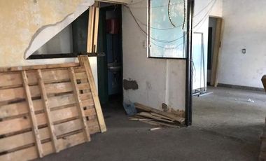 CASA DE 2 AMBIENTES CON 2 LOCALES SOBRE LOTE DE 375m2 EN BARRIO SAN JUAN