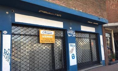 CASA DE 2 AMBIENTES CON 2 LOCALES SOBRE LOTE DE 375m2 EN BARRIO SAN JUAN