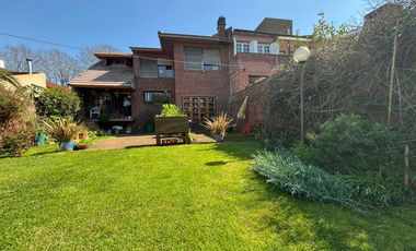 CHALET 4 AMBIENTES EN SANTA MONICA