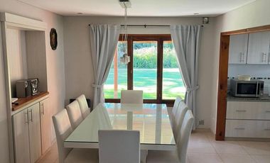 Casa en venta - 3 Dormitorios 4 Baños - Valeria del Mar