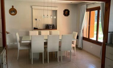 Casa en venta - 3 Dormitorios 4 Baños - Valeria del Mar