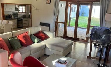 Casa en venta - 3 Dormitorios 4 Baños - Valeria del Mar