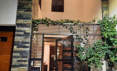 Casa con cinco dormitorios en Mendoza Capital