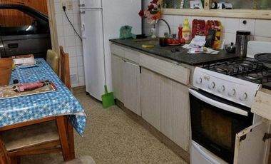 Propiedad en block: 2 viviendas de 3 ambientes y local en esquina de Roca y La pampa