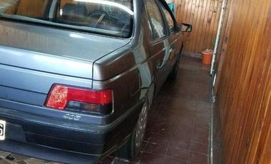 Propiedad en block: 2 viviendas de 3 ambientes y local en esquina de Roca y La pampa