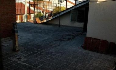 Propiedad en block: 2 viviendas de 3 ambientes y local en esquina de Roca y La pampa