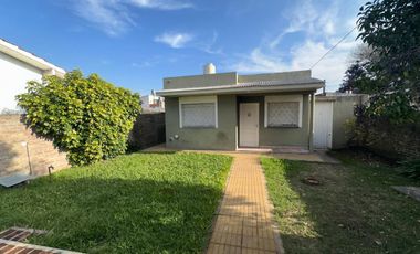 Casa En Venta con Buen Lote Libre!!! Fader 1375, Luís Guillón.-