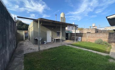 Casa En Venta con Buen Lote Libre!!! Fader 1375, Luís Guillón.-